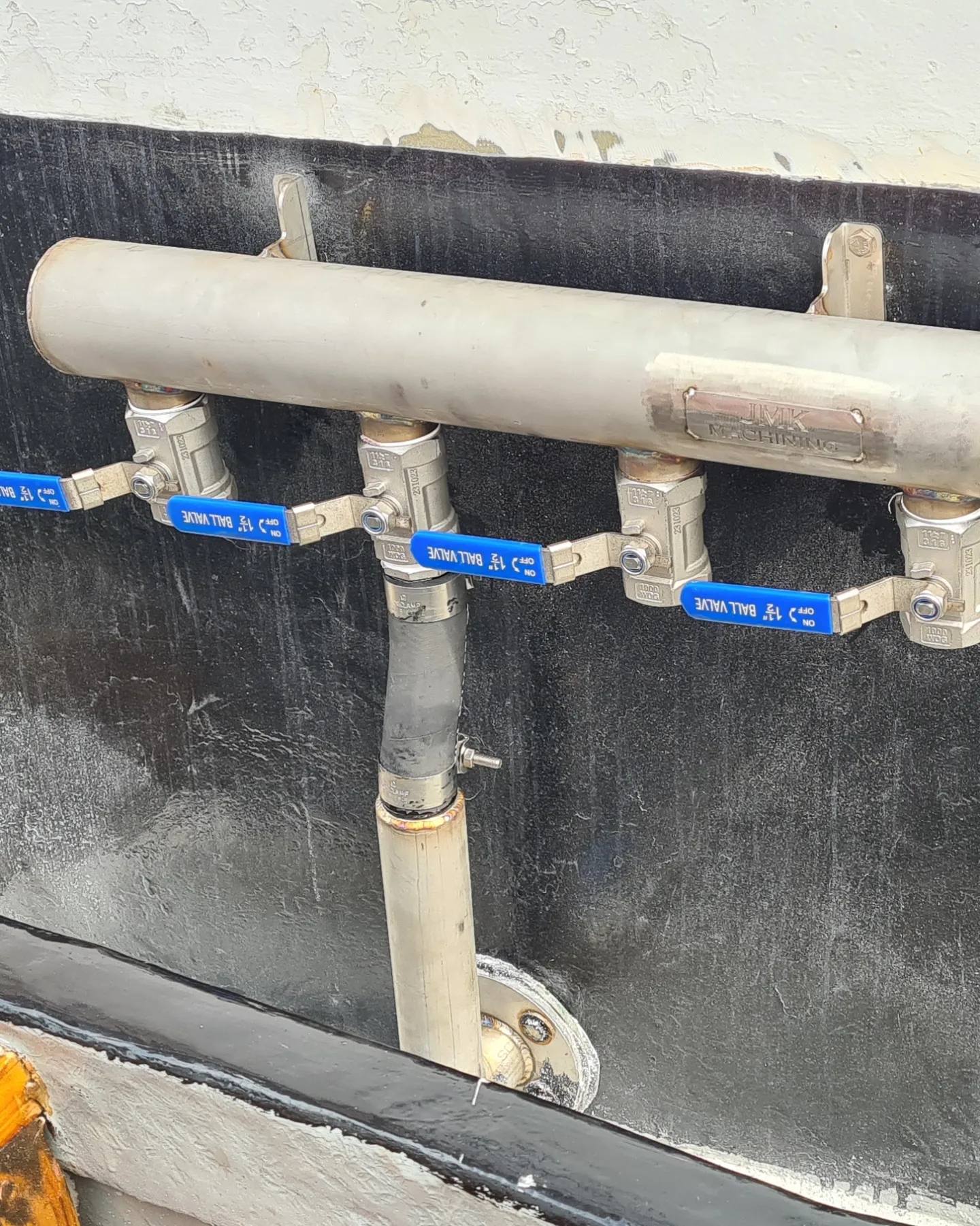 Stainless manifold for spray bars and deck wash on Kraken fishing